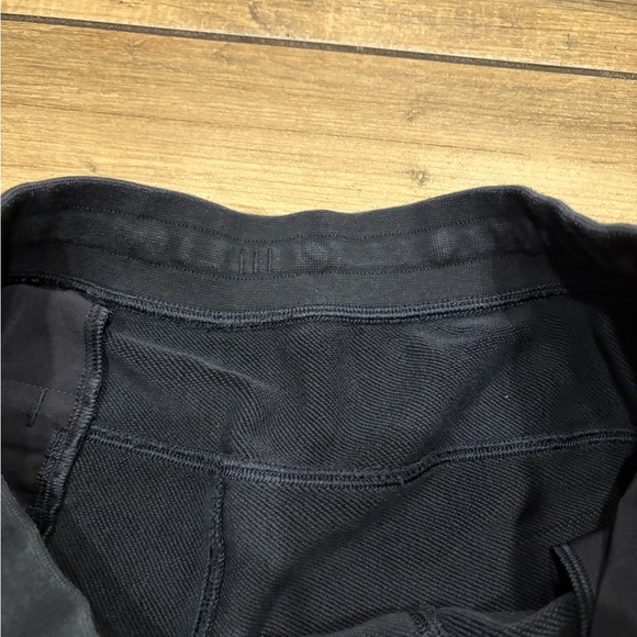 Lululemon Men’s Sweatshorts Size M 8 inch inseam - Picture 6 of 7